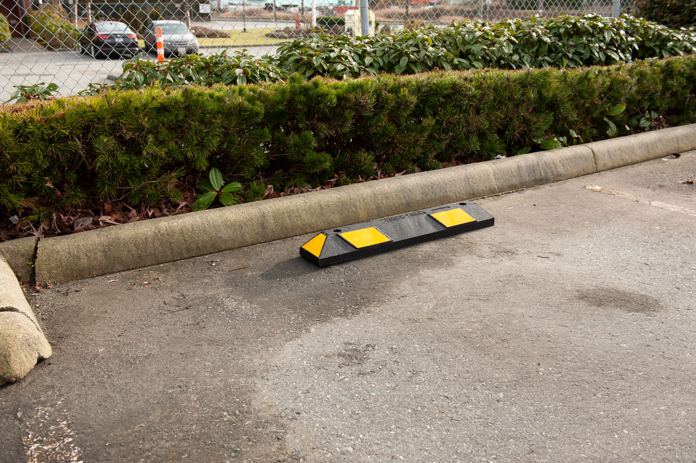 R-2003-yellow-on-black-traffic-11 R-2003黄色和黑色停车场