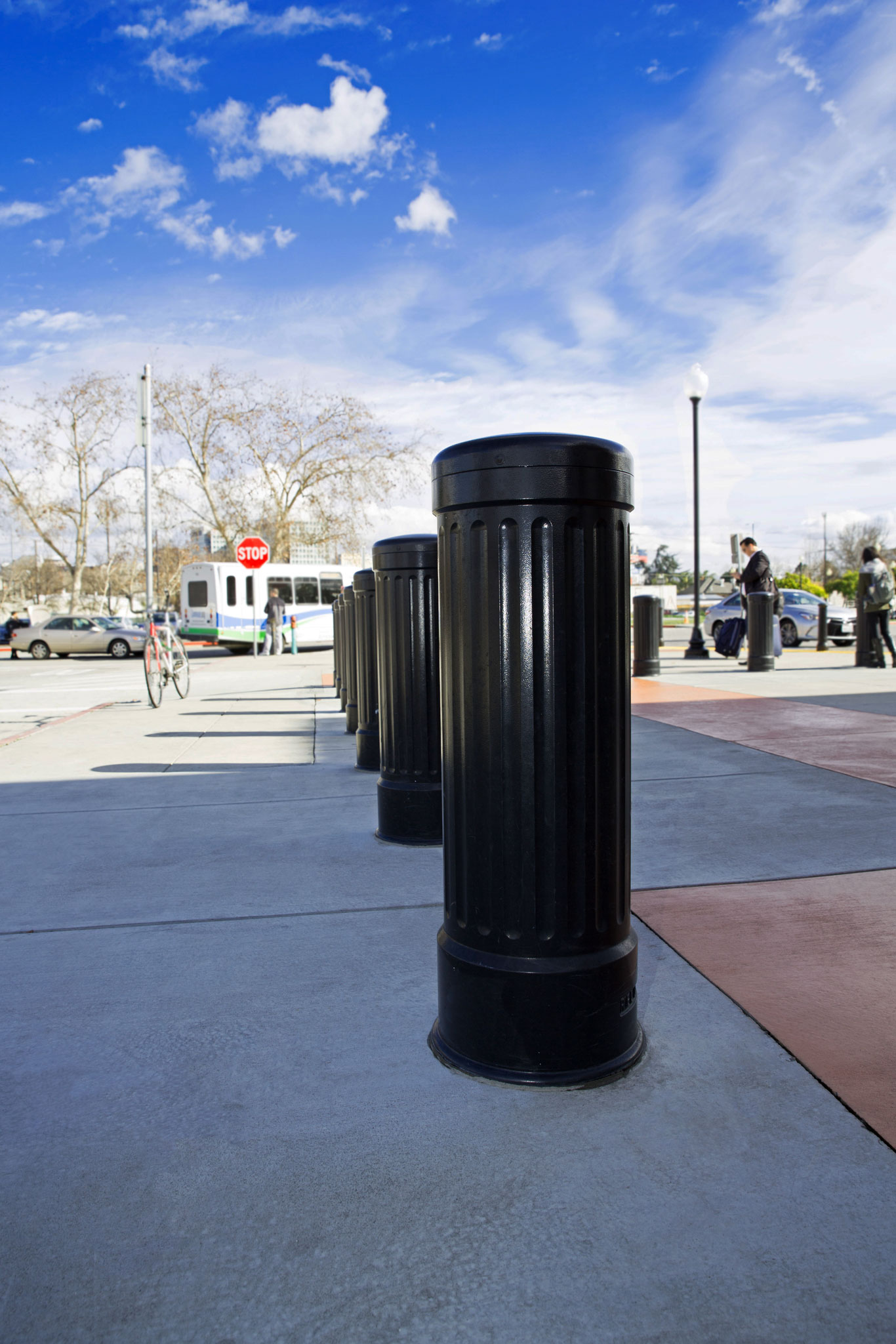 R-7535-bollard-13 r-7535蓝天下的装饰纺织品