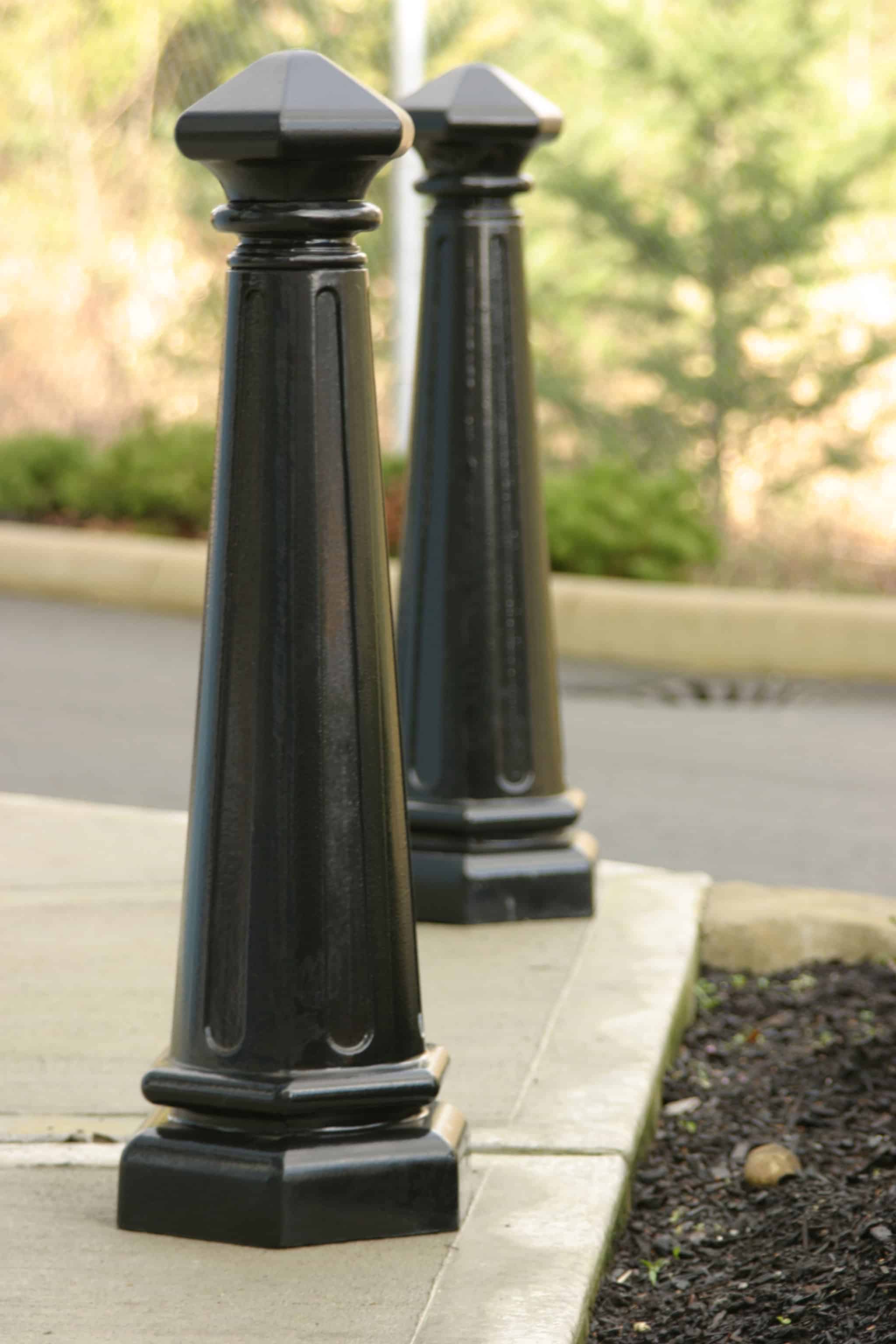 R-7542-bollard-11 户外两个R-7542装饰护柱