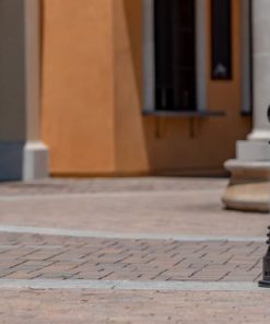 两个R-7551装饰护柱